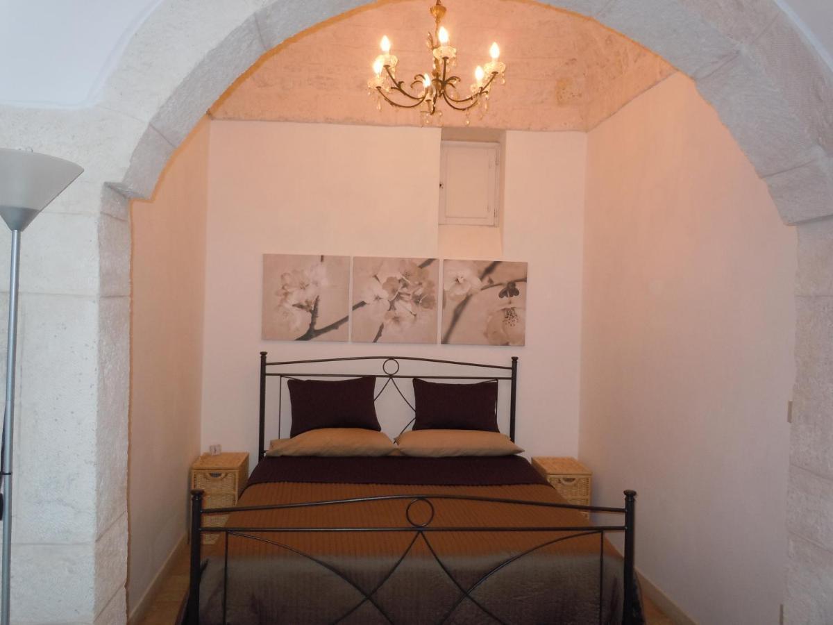 Casa Josephina - Three Level Stone Home With Balcony, 2 Roof Terraces & Sea Views 奥斯图尼 外观 照片